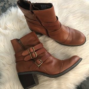 Hush puppies brown leather ankle boots size 9